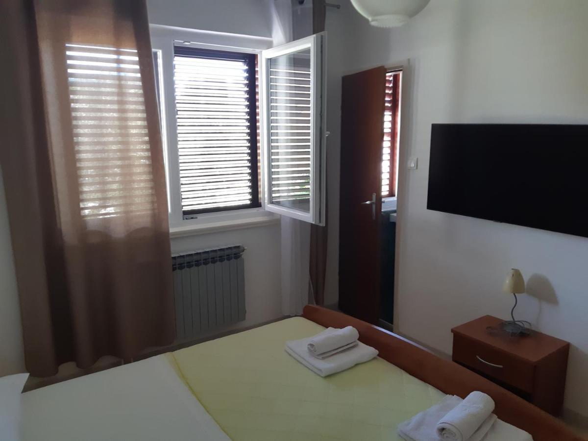 Double Room Jakisnica 4160D ลุน ภายนอก รูปภาพ